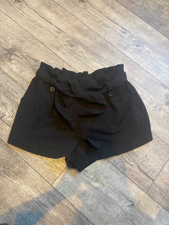 Sincerly Jules Pants - Sincerely Jules Women's Large Black Dress Shorts Cargo Shorts